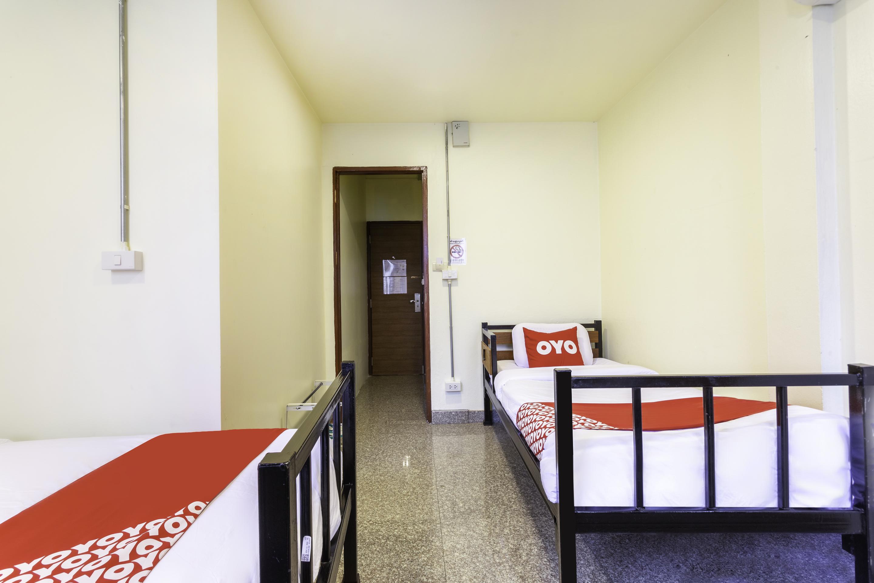 Oyo 928 Leaf Hostel Chiang Mai Exterior photo